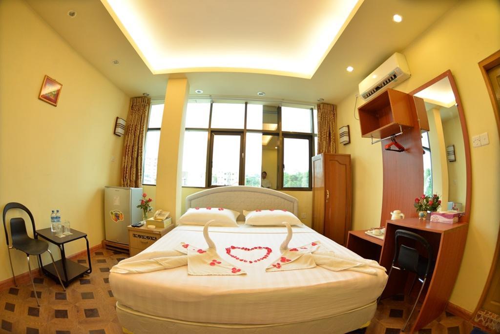 New Golden Forward Hotel Yangon Eksteriør bilde