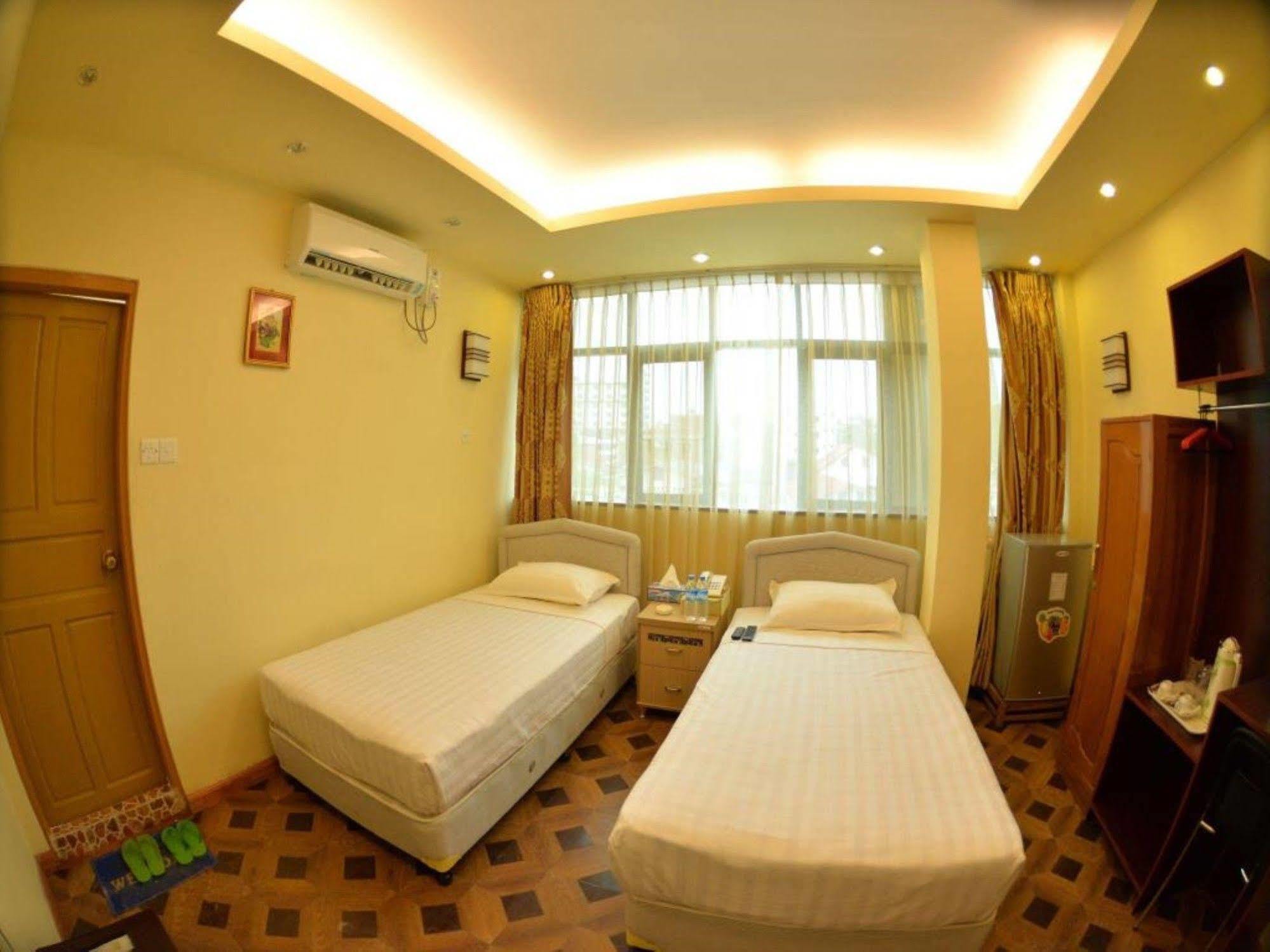New Golden Forward Hotel Yangon Eksteriør bilde