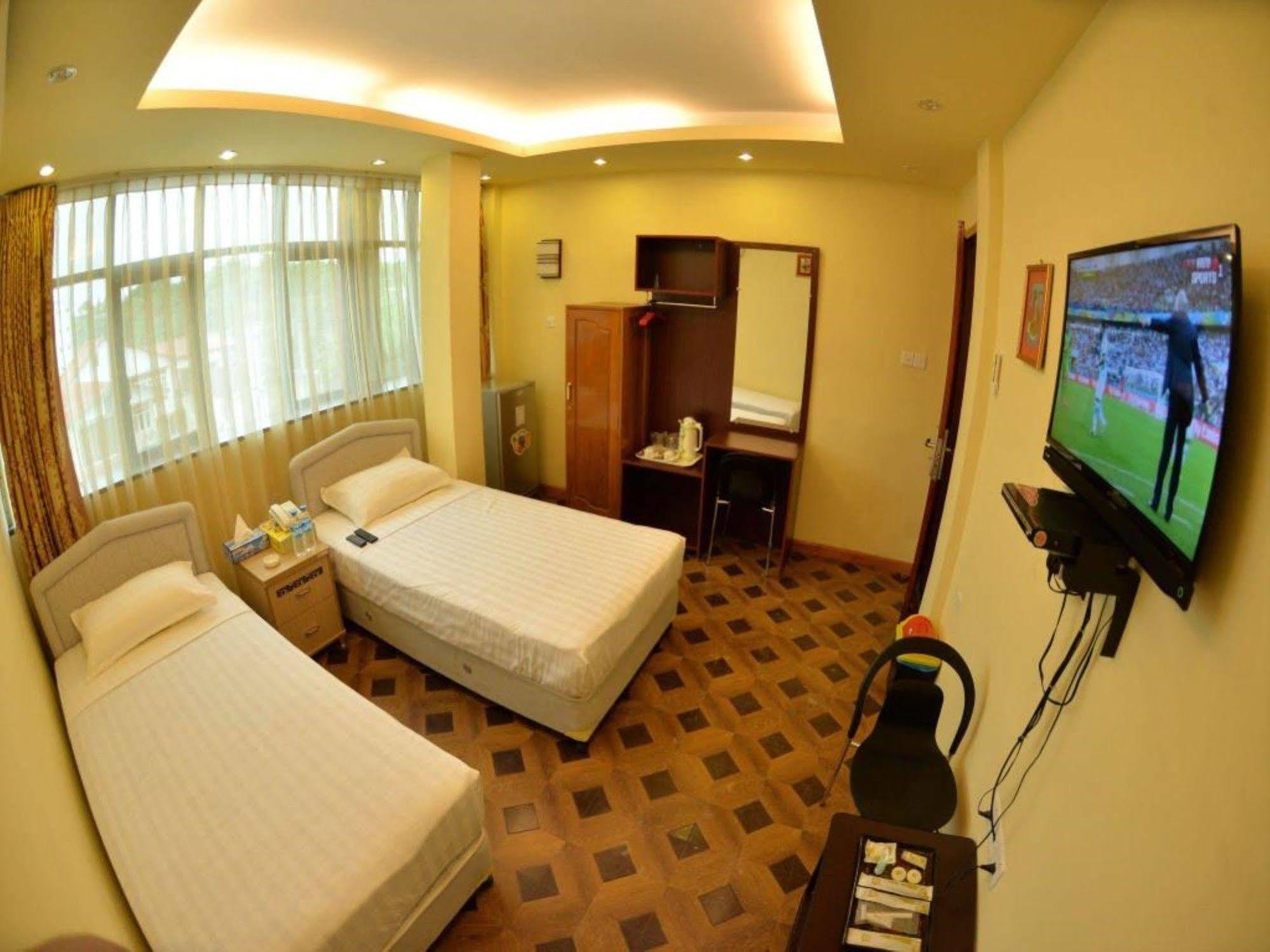 New Golden Forward Hotel Yangon Eksteriør bilde